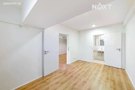 Prodej obchodního prostoru 40 m² Švehlova, Praha - Hostivař