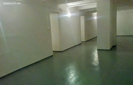Prodej skladového prostoru 403 m²