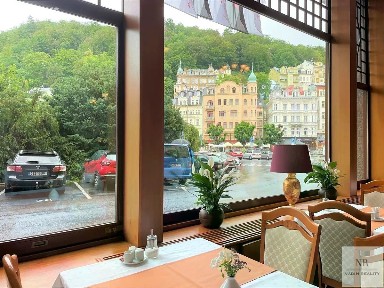 Divadelní náměstí, Karlovy Vary