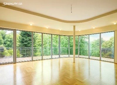 Prodej vily 986 m², pozemek 1955 m²