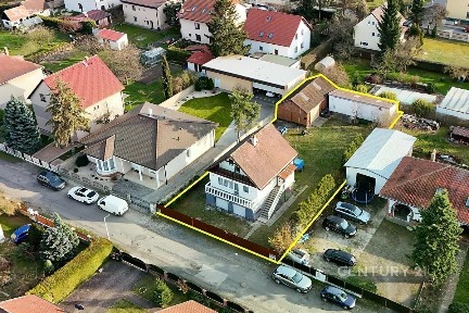 Prodej rodinného domu 225 m², pozemek 901 m² Brzická, Praha - Újezd nad Lesy