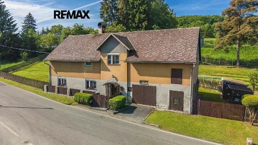 Prodej rodinného domu 264 m², pozemek 819 m²