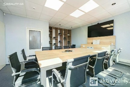 Pronájem kanceláře 240 m²