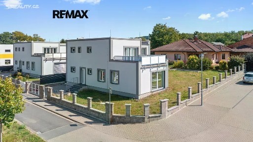 Prodej rodinného domu 198 m², pozemek 682 m²