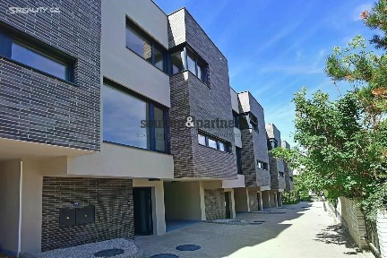 Pronájem rodinného domu 220 m², pozemek 132 m² V Hájích, Praha - Háje