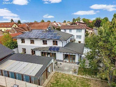 Prodej rodinného domu 354 m², pozemek 693 m²