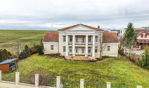 Prodej rodinného domu 485 m², pozemek 2421 m²