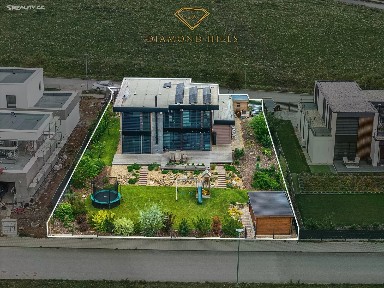 Prodej rodinného domu 207 m², pozemek 988 m²