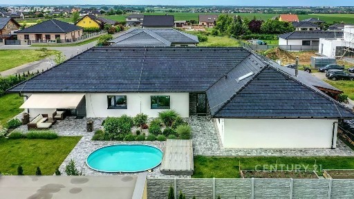 V Kukli, Křenice