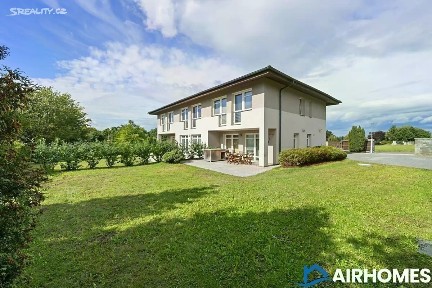 Prodej rodinného domu 302 m², pozemek 1203 m²