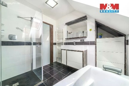 Prodej rodinného domu 227 m², pozemek 542 m²