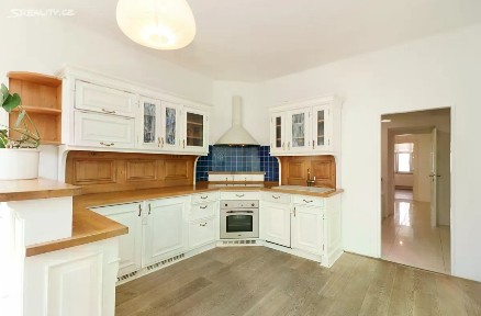 Pronájem bytu 3+1 105 m² Vinohradská, Praha - Vinohrady