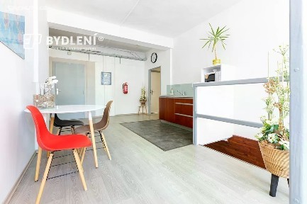Pronájem kanceláře 2109 m²