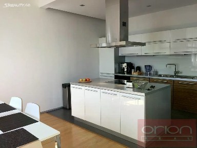 Pronájem bytu 6 pokojů a více 204 m²