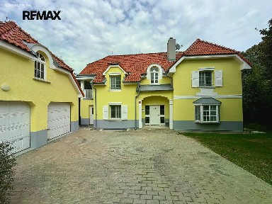 Pronájem rodinného domu 302 m², pozemek 737 m²
