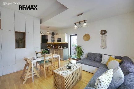 Prodej bytu 3+kk 75 m² Nepomuckých, Praha - Letňany