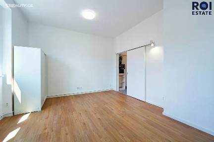 Pronájem bytu 1+1 26 m² Na bitevní pláni, Praha - Nusle
