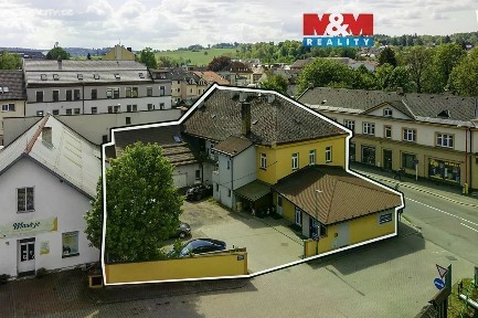 Prodej rodinného domu 383 m², pozemek 725 m²