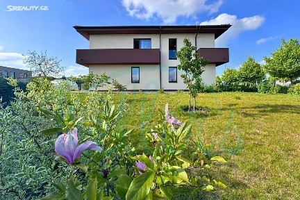 Pronájem rodinného domu 244 m², pozemek 972 m²