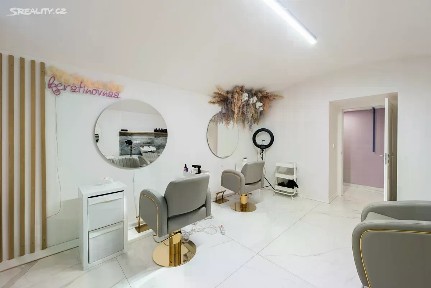 Prodej obchodního prostoru 170 m² Kmochova, Praha - Smíchov