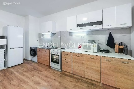 Pronájem bytu 3+1 82 m² Černokostelecká, Praha - Strašnice