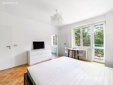 Pronájem bytu 1+1 34 m² Boleslavova, Praha - Nusle