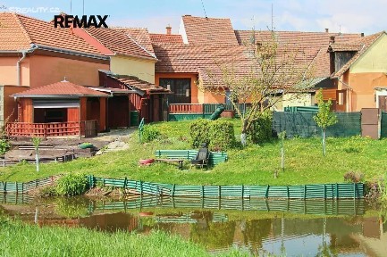 Prodej rodinného domu 232 m², pozemek 990 m²