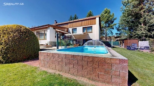 Prodej rodinného domu 253 m², pozemek 875 m²