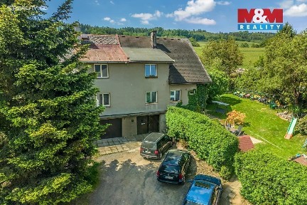 Prodej rodinného domu 250 m², pozemek 762 m²