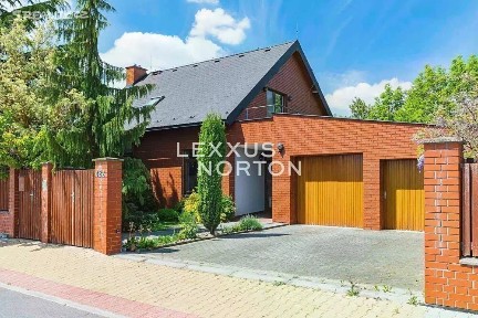 Prodej rodinného domu 256 m², pozemek 1194 m²