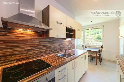 Prodej bytu 3+1 60 m² Nábřežní, Karolinka