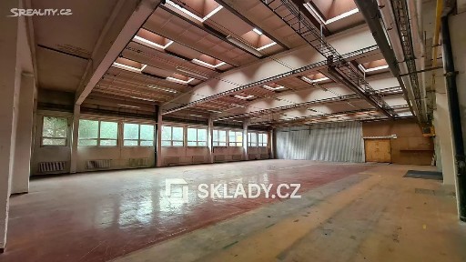 Pronájem skladového prostoru 677 m² Praha