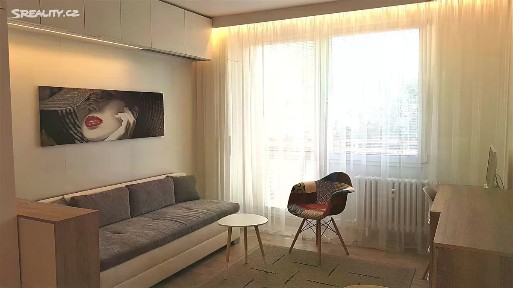 Pronájem bytu 1+kk 35 m² Pod Zámečkem, Hradec Králové