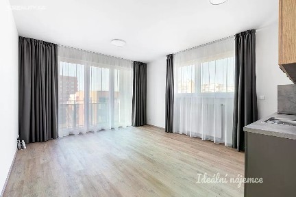 Pronájem bytu 1+kk 32 m² Poděbradská, Praha - Vysočany