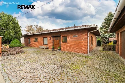 Prodej rodinného domu 264 m², pozemek 1683 m²