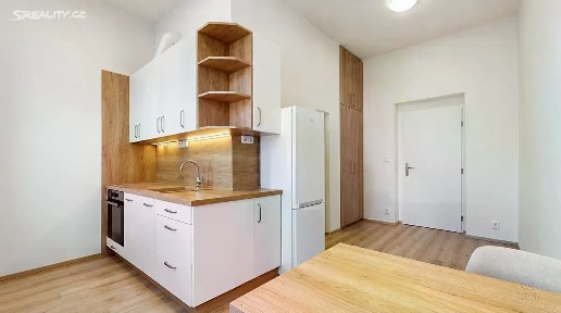 Pronájem bytu 2+kk 36 m² Boleslavova, Praha - Nusle