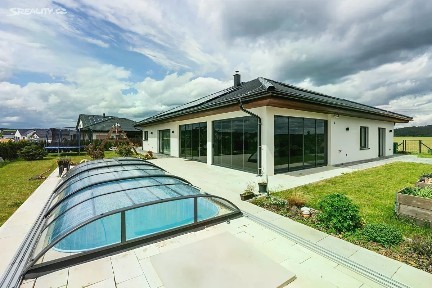 Prodej rodinného domu 205 m², pozemek 1140 m²