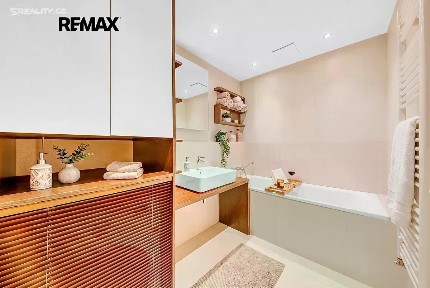 Prodej bytu 3+kk 75 m² V mezihoří, Praha - Libeň