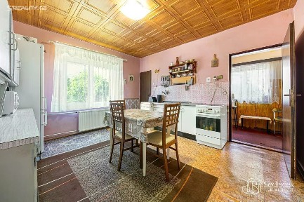 Prodej rodinného domu 300 m², pozemek 1019 m²