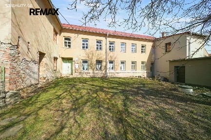 Prodej rodinného domu 406 m², pozemek 757 m²