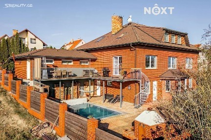 Prodej rodinného domu 348 m², pozemek 943 m²