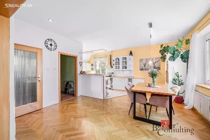 Prodej rodinného domu 250 m², pozemek 574 m²