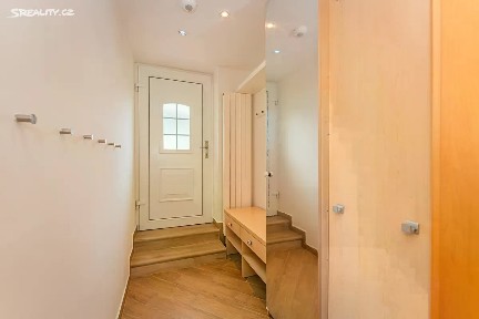Pronájem bytu 3+1 105 m² V Rybníčkách, Praha - Strašnice