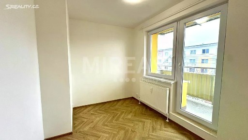Pronájem bytu 1+1 35 m² Spojovací, Milovice - Mladá