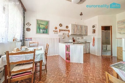Prodej rodinného domu 250 m², pozemek 382 m²