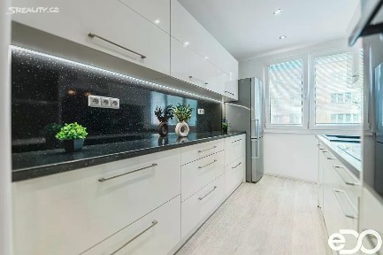 Prodej bytu 3+1 57 m² Prodloužená, Pardubice - Polabiny