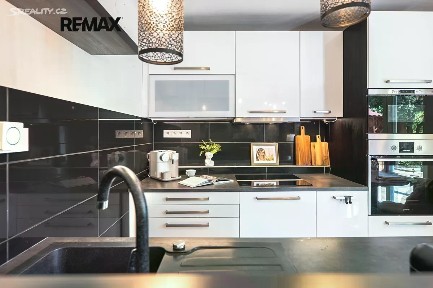 Prodej rodinného domu 178 m², pozemek 461 m² Velhartická, Praha - Letňany