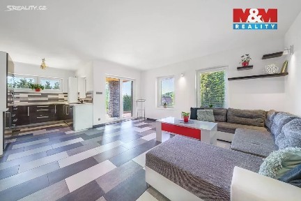 Prodej rodinného domu 198 m², pozemek 2549 m²