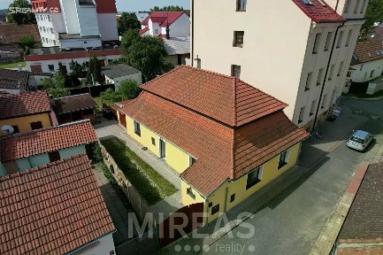 Lysá nad Labem, Nymburk, Školní nám., 24