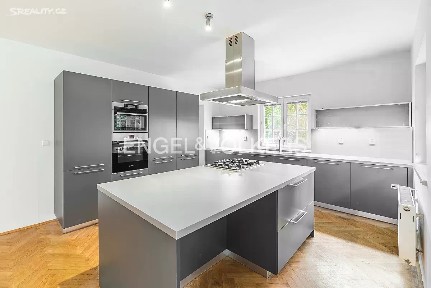 Pronájem rodinného domu 302 m², pozemek 737 m² Na Malé Šárce, Praha - Nebušice